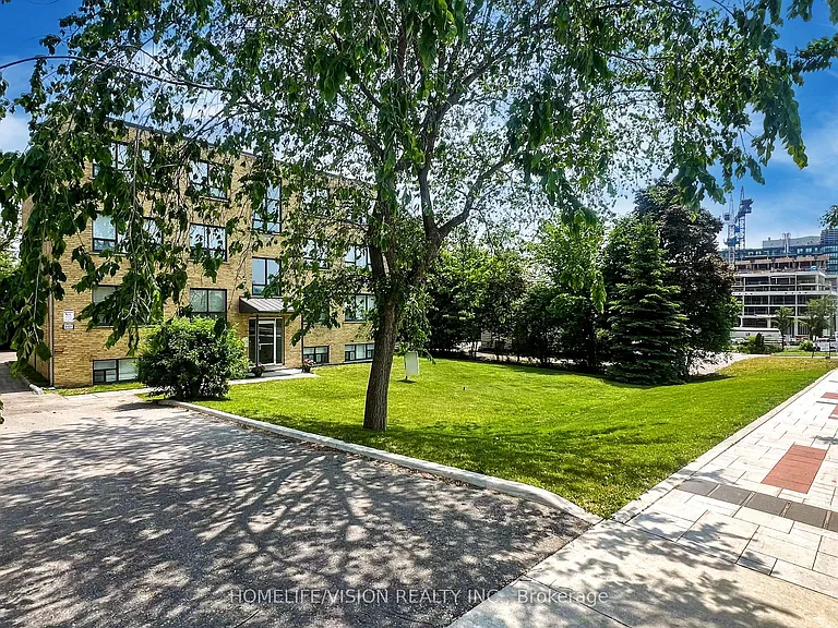 9901 Yonge St #4 — Photo 2