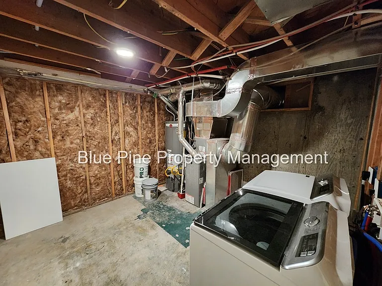 1565 S Higbee Ave — Photo 16
