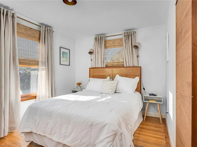 1 Collins Ter — Photo 22