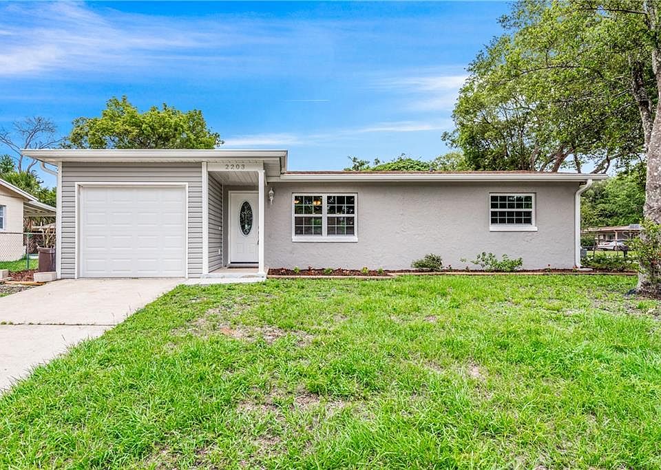 1st image of 2203 Sandalwood Dr