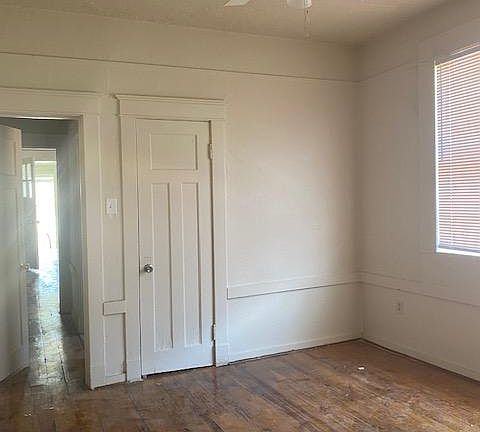 5th image of 2922 Broadway St