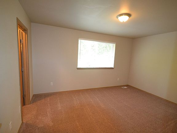 4th image of 12605 120th Ave E