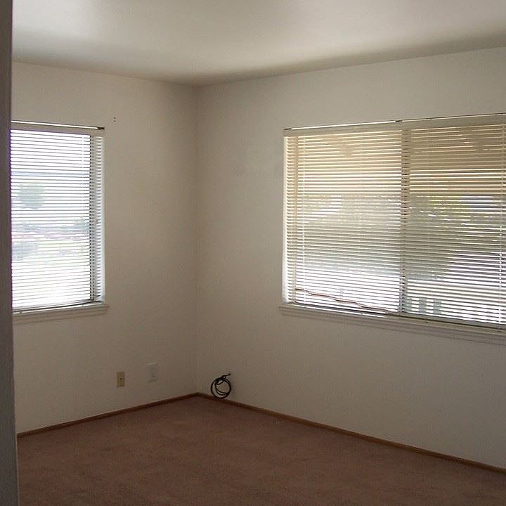 2nd image of 515 S Main St APT 05