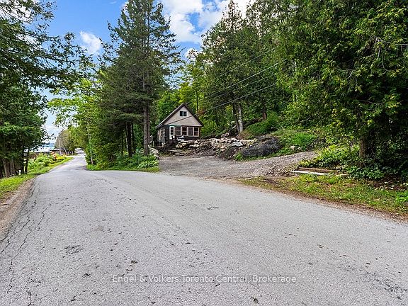 5th image of 165 Mallory Beach Rd