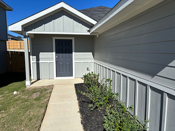 2nd image of 189 Bull Lake Cir