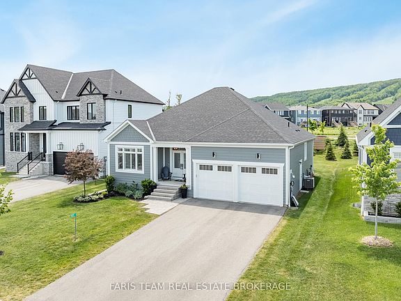 2nd image of 107 Stillwater Cres