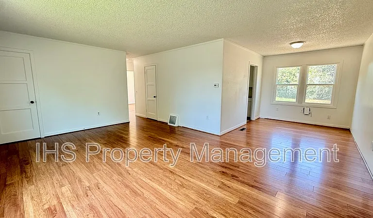 1209 Stevens Dr — Photo 3