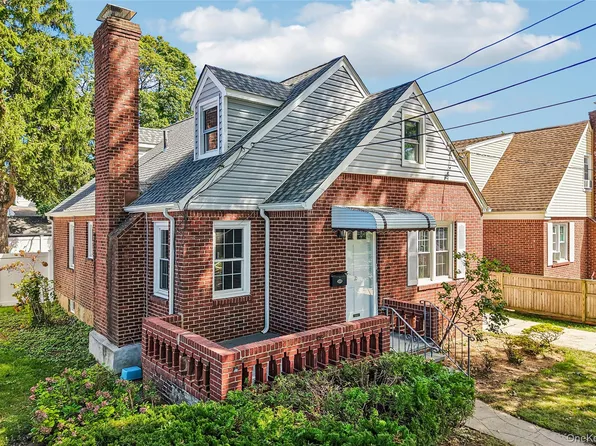 70 Paul Avenue, New Hyde Park, NY 11040