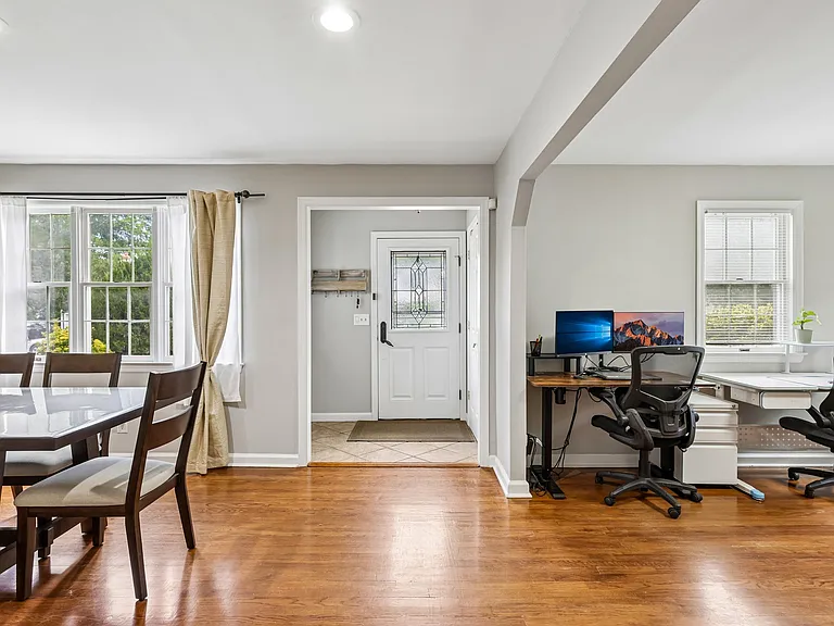 12-22 Sumner Pl — Photo 2