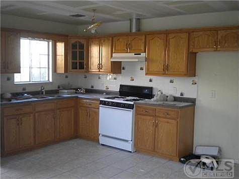 4th image of 3026 Douglas Ave