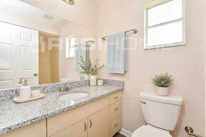 2924 Norwick St — Photo 12