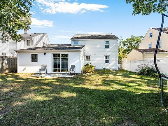 5th image of 109 Knollwood Ave