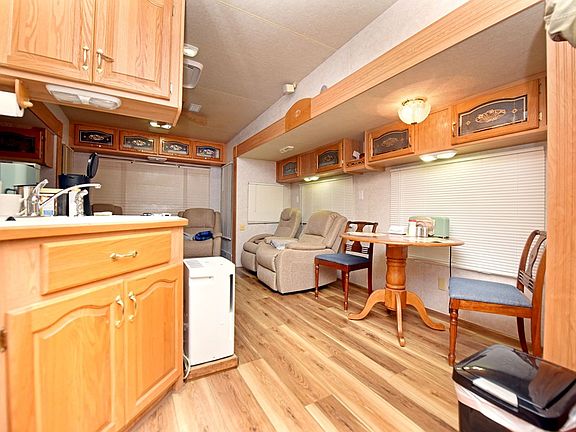 35th image of 1091 Creekside Dr