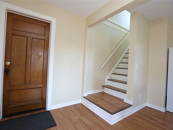 3rd image of 733 University Ave APT 3