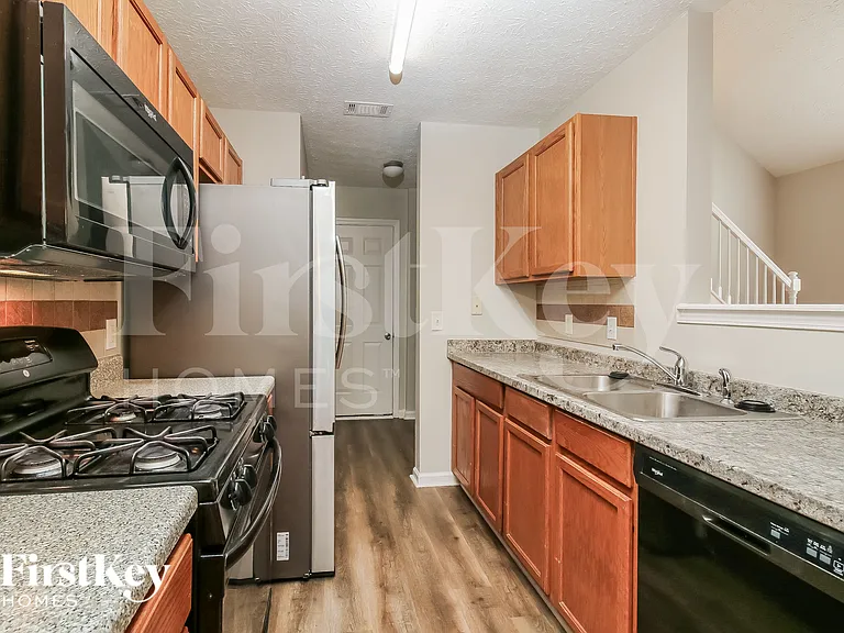 3080 Lakeside Cir — Photo 7