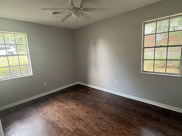3434 Kensington Dr S — Photo 11