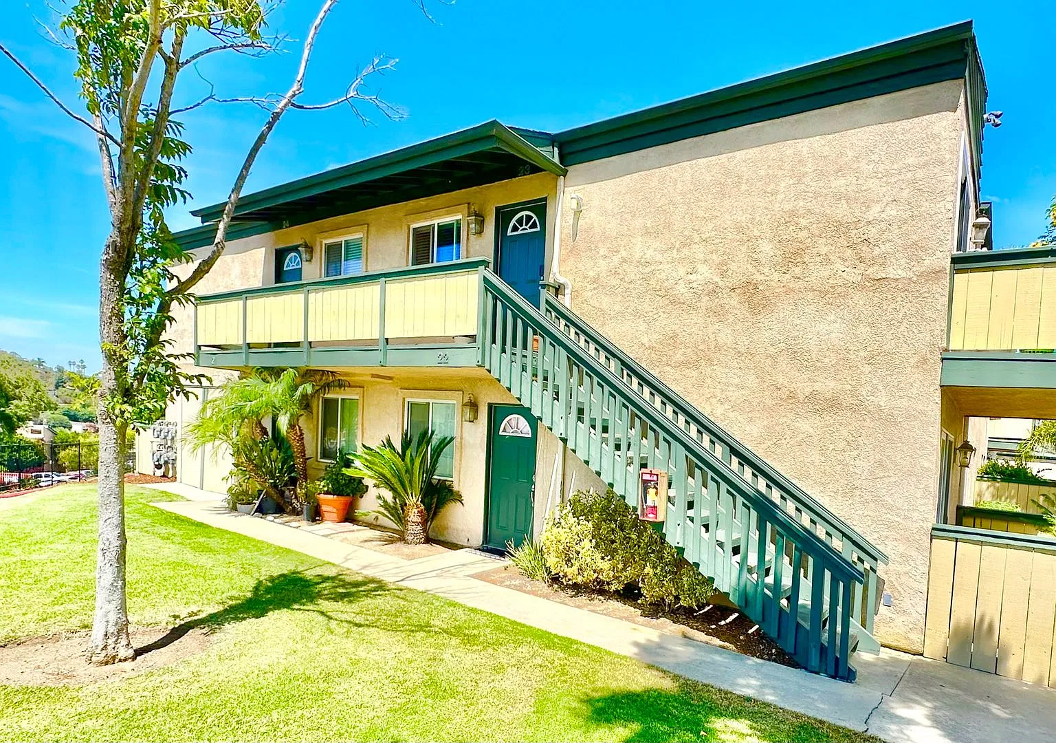 Darling, Upstairs, Corner-End Condo Unit in The Oaks HOA Community of Fallbrook! — Photo 1