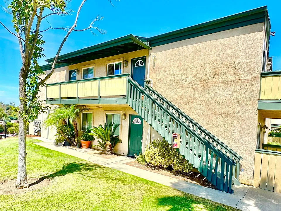 868 E Alvarado St E #24