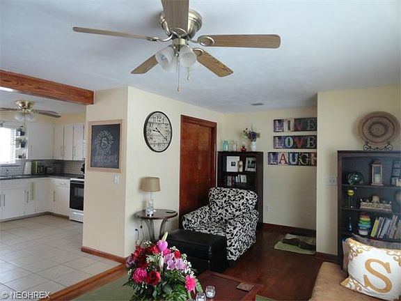3rd image of 1262 Center Dr