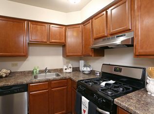 2042 Wessel Ct, Saint Charles, IL 60174