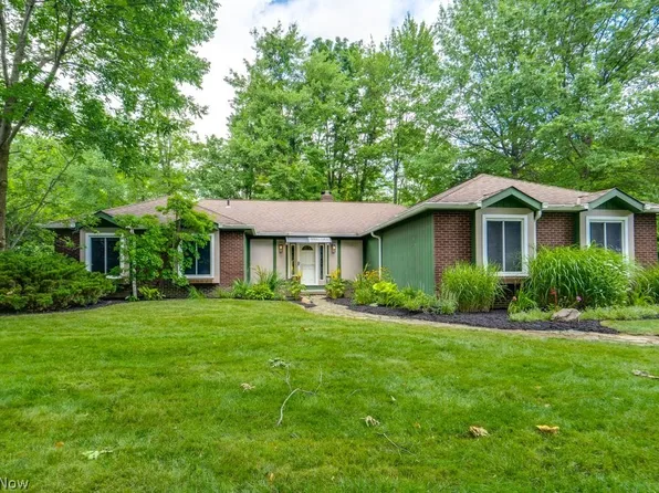 32771 N Burr Oak Dr, Solon, OH 44139