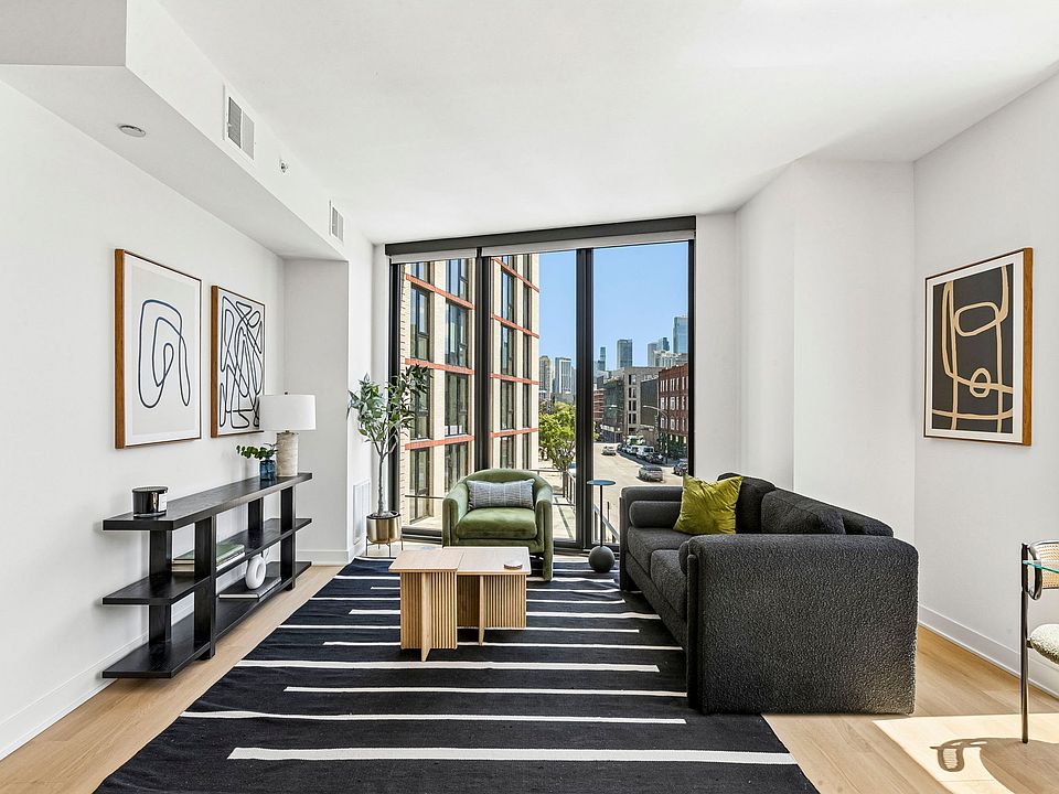 1st image of 1100-15 W Grand Ave #414