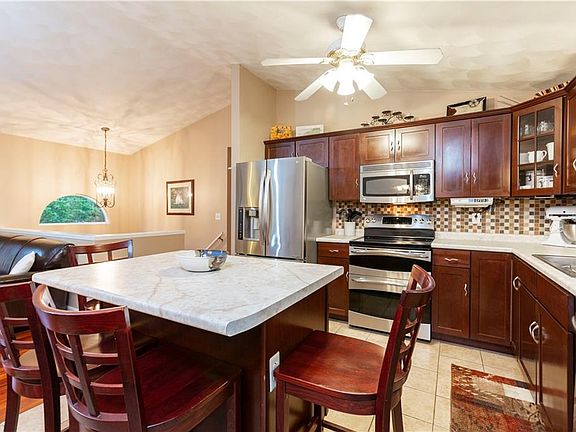 5th image of 27 Oak Hill Dr