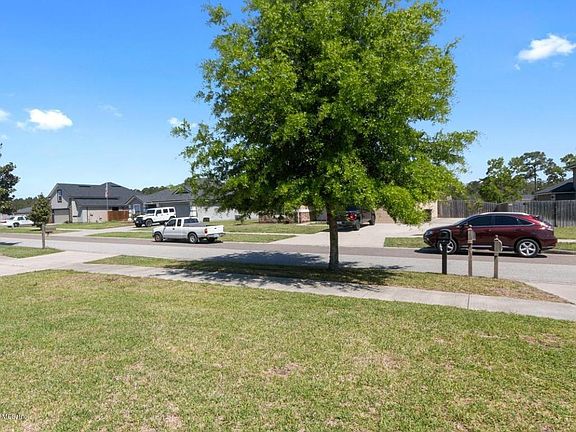 5th image of 2601 Royal Pointe Dr