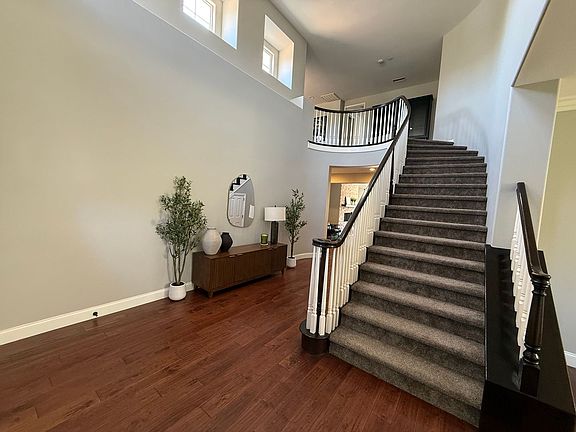 3rd image of 4567 Silverbell Cir