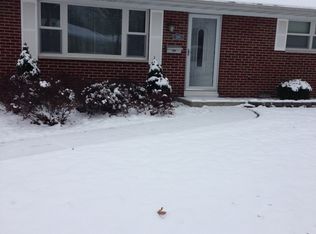 200 Biscayne Dr, Mascoutah, IL