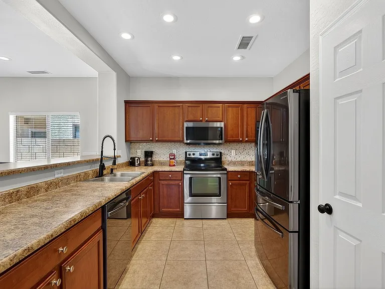 697 W Oak Tree Ln — Photo 17