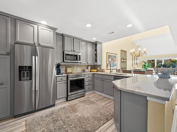 5th image of 2211 Boxwood Ln