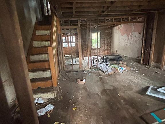 2nd image of 1312 Terrill St