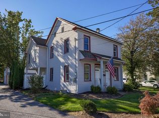 16 W Main St, Leola, PA 17540