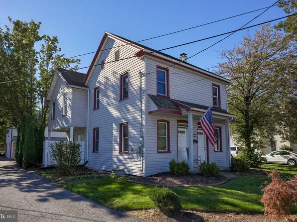 16 W Main St, Leola, PA 17540