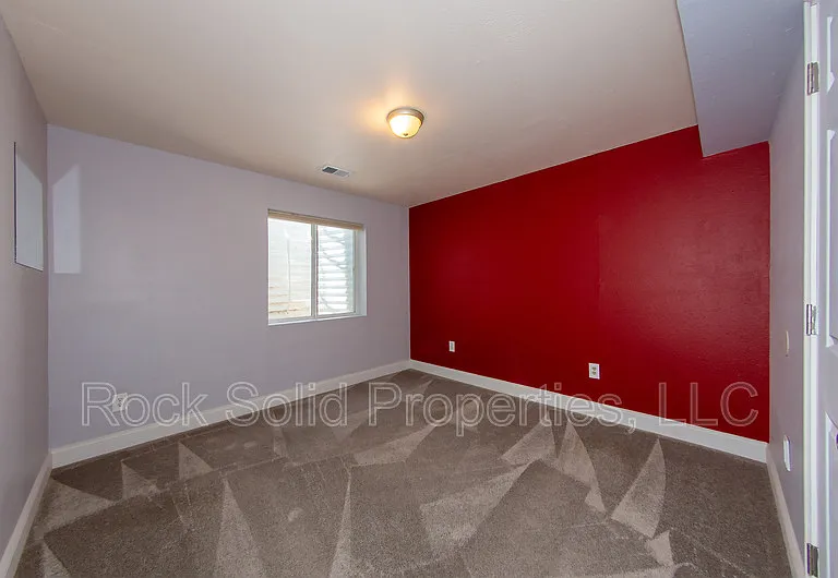 407 E 5th St — Photo 18