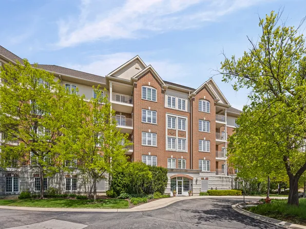 640 Robert York Ave APT 303, Deerfield, IL 60015