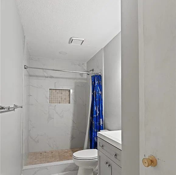 1014 E Peter St — Photo 12