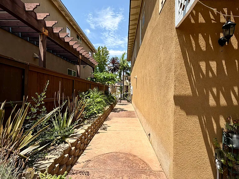 2370 Arbor View St — Photo 14