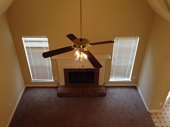 Vaulted ceiling in living room - view from upstairs