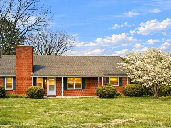 9 Baldwin Dr, Staunton, VA 24401