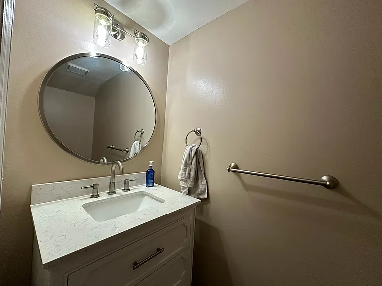 1724 Chatham Cir — Photo 13