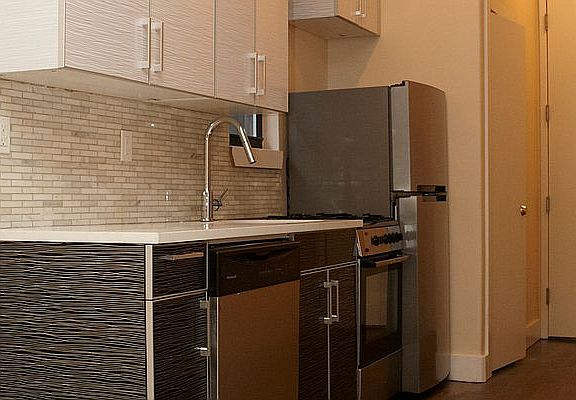 2nd image of 406 Evergreen Ave APT 1R