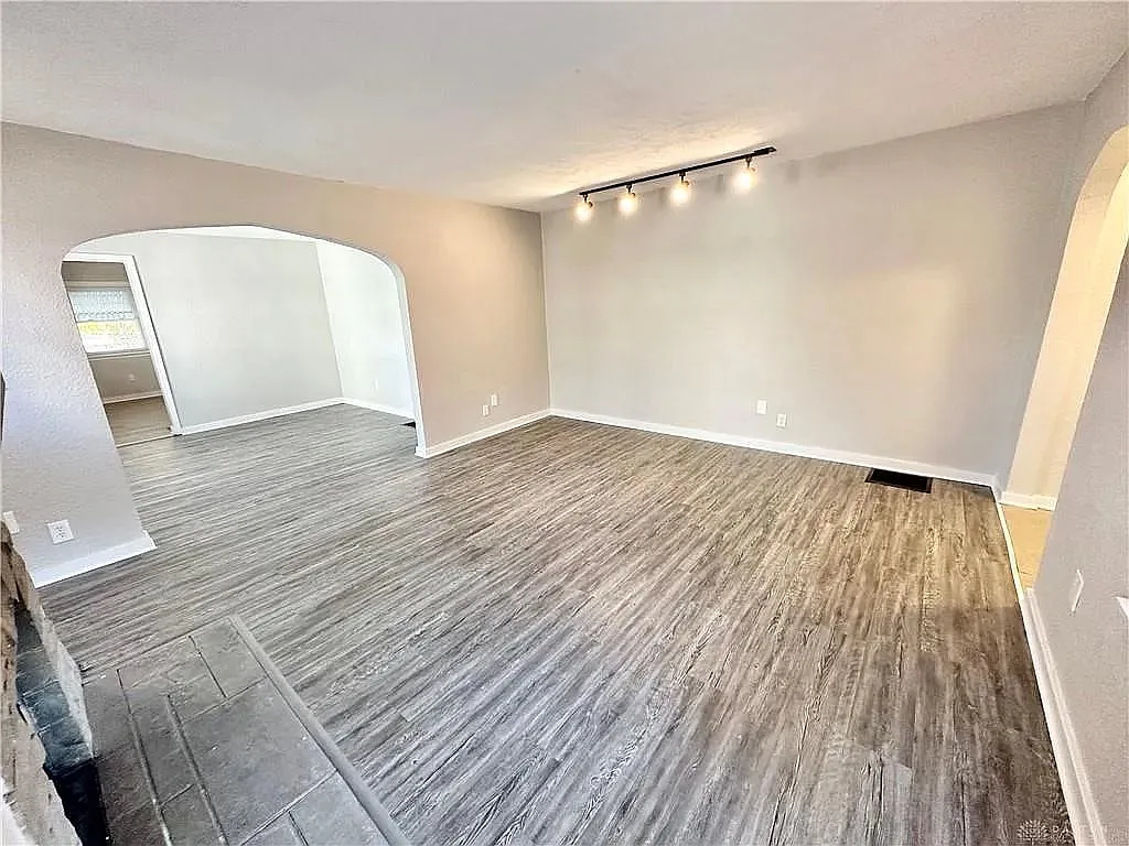 3 bed, 2.5 bath, 1607 sqft, $1,475 — Photo 3