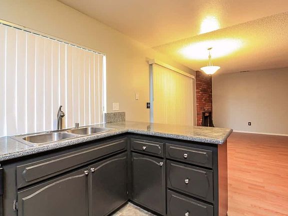 4th image of 1911 E Banyan St