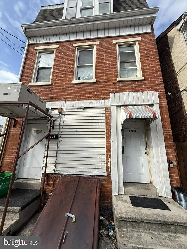 2 bed, 1.0 bath, 900 sqft, $1,000 — Photo 1