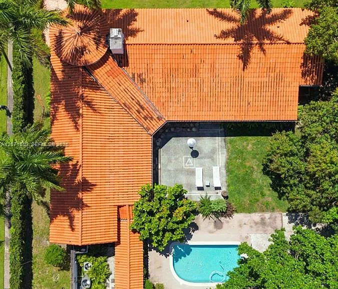 2300 S Miami Ave — Photo 42