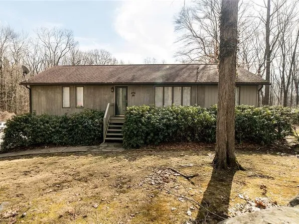 744 Muirfield Dr, Greensburg, PA 15601