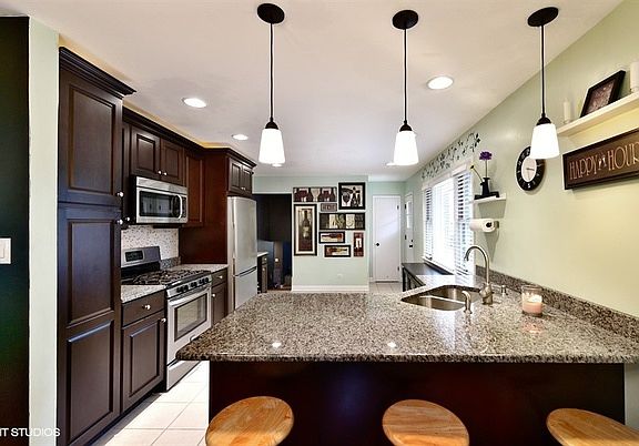4th image of 6112 W 124th St