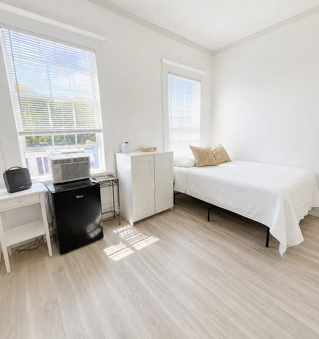 4 bed, 1200 sqft, $1,600 — Photo 2